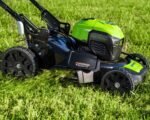 Greenworks Self-Propelled 21-inch Brushless Lawn Mower 40V with 5Ah Battery and Charger - Image 6